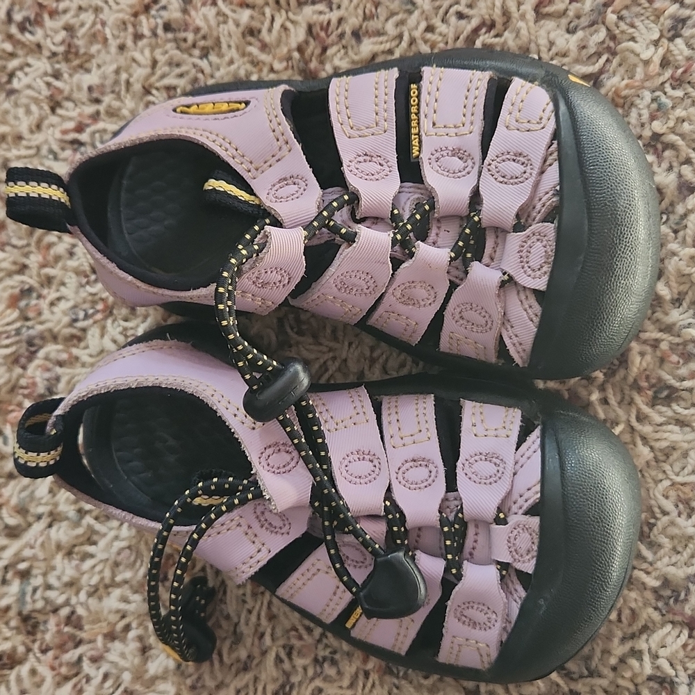 Girls light pink keen sandals